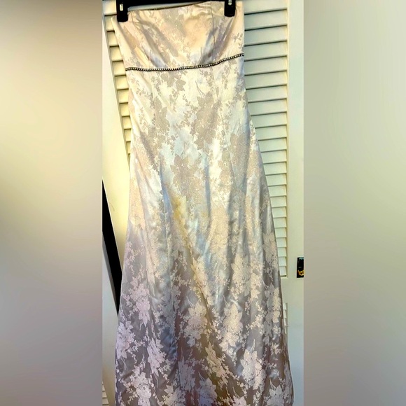 Beautiful Vintage Strapless Gown in champagne pink with matching shawl - Picture 12 of 16